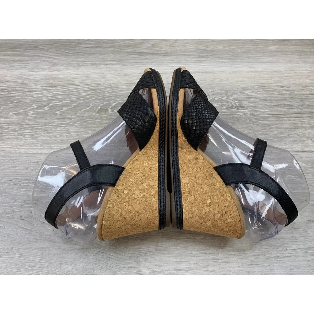 Clarks Women's Black Snakeskin Wedge Sandals Cushion Soft 8 Comfort Shoes